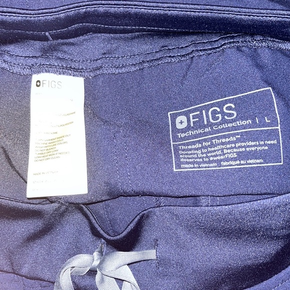 FIGS SCRUB SET-Navy blue. pants size large, top size medium. Worn once - Picture 3 of 6